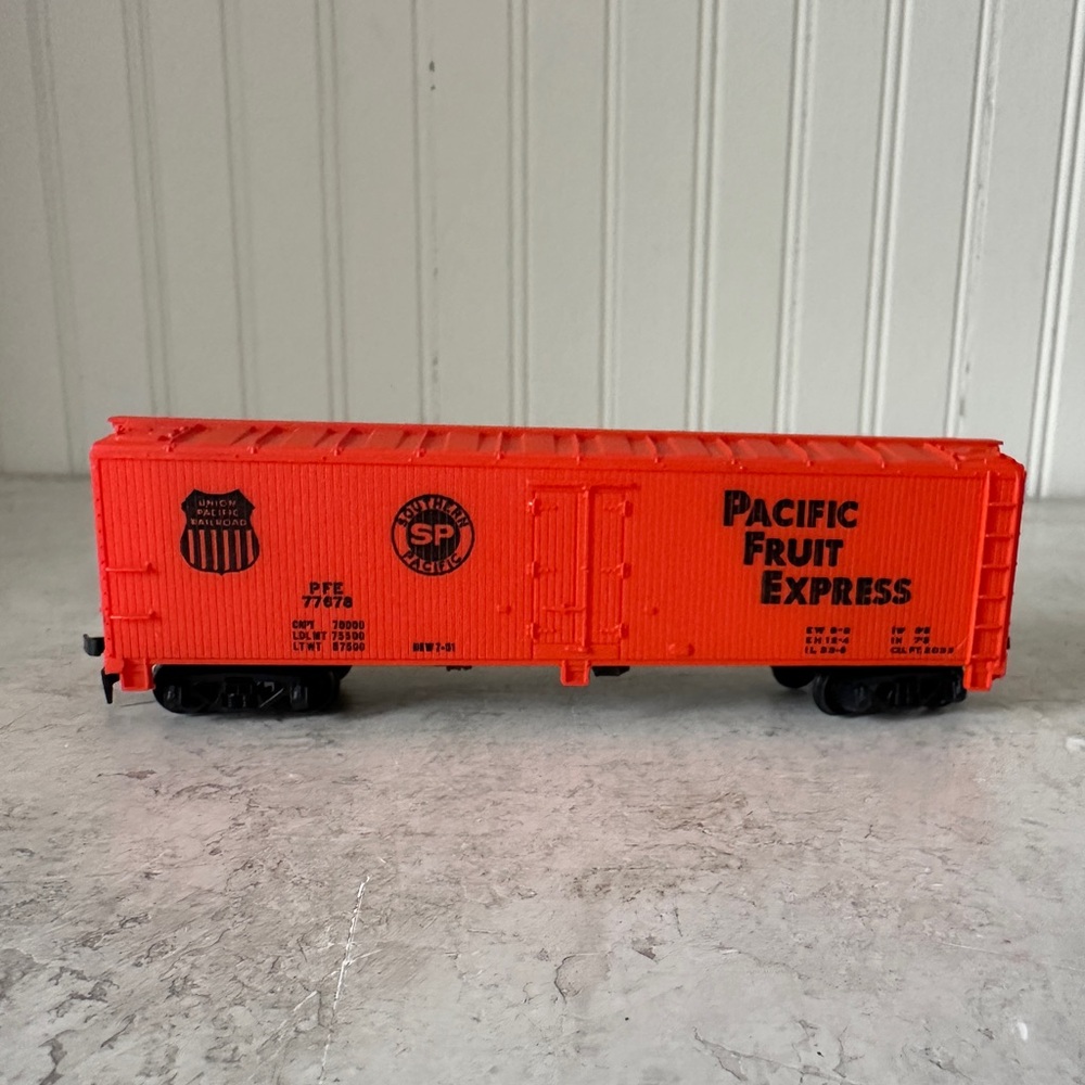 HO Scale Tyco Refrigerator Reefer Car Union Pacific Fruit Express 77678 Boxcar